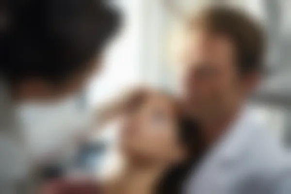 近视眼闪光的治疗方法有哪些？如何有效缓解近视眼闪光症状？