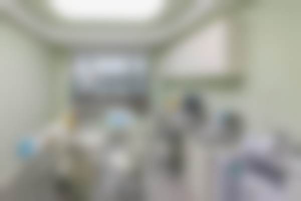 衢州鹿鸣口腔（中 心广场店）的资质情况